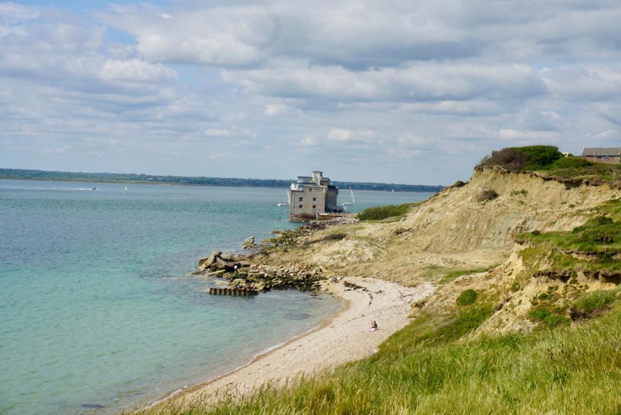 Chine Cottage Self-Catering Coastal Bungalow In Rural West Wight Freshwater Eksteriør bilde